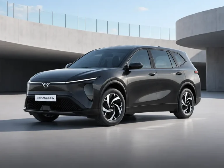VinFast Limo Green màu đen nhìn từ phía trước bên trái