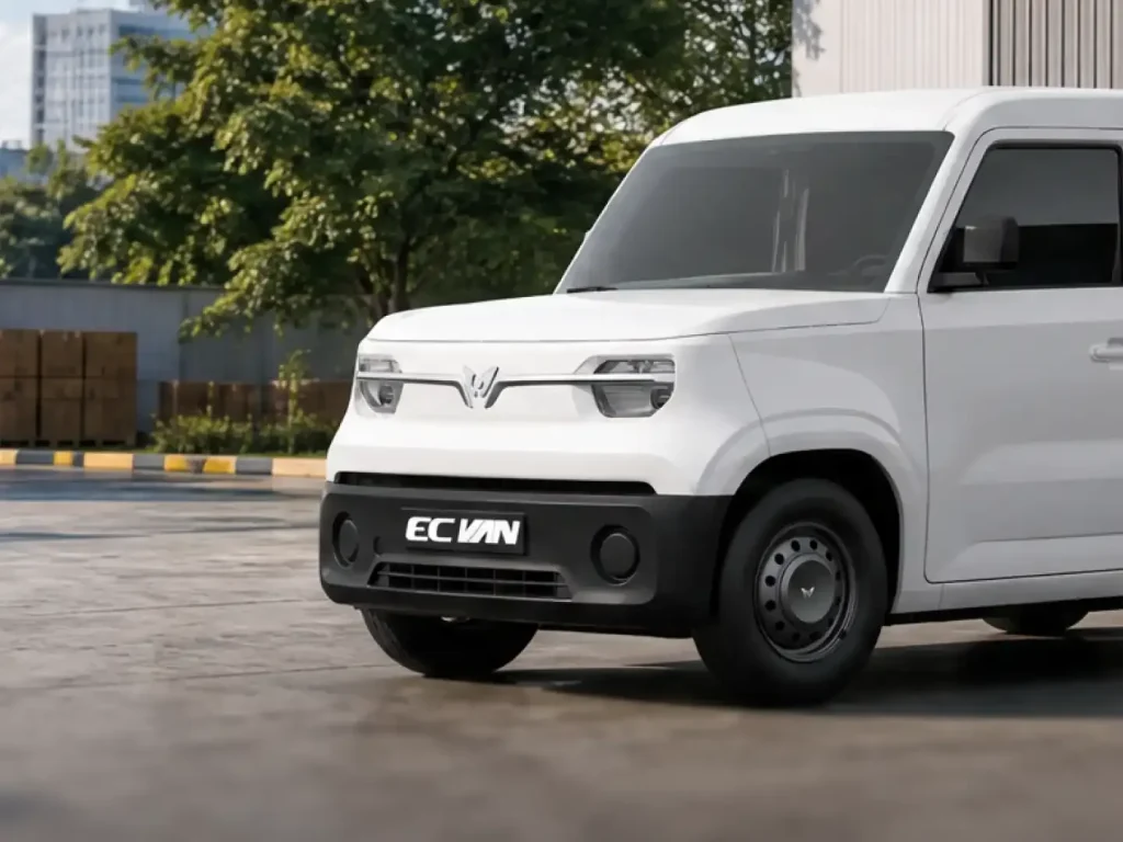 Đầu xe VinFast EC Van màu trắng với kính lái cỡ lớn và đèn halogen