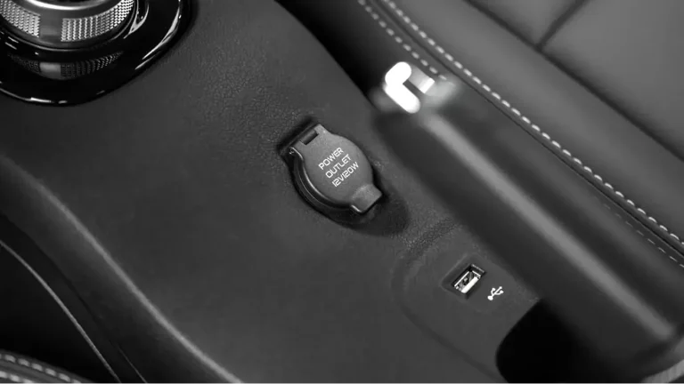 VinFast VF 5 – Cổng sạc USB / ổ điện trên xe