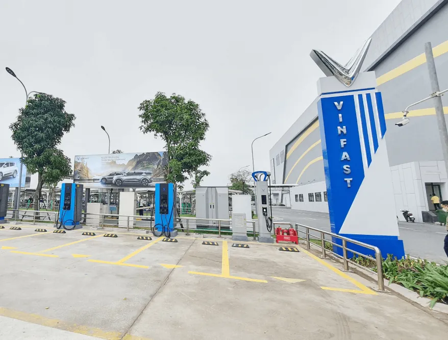 Trạm sạc công cộng ô tô điện VinFast